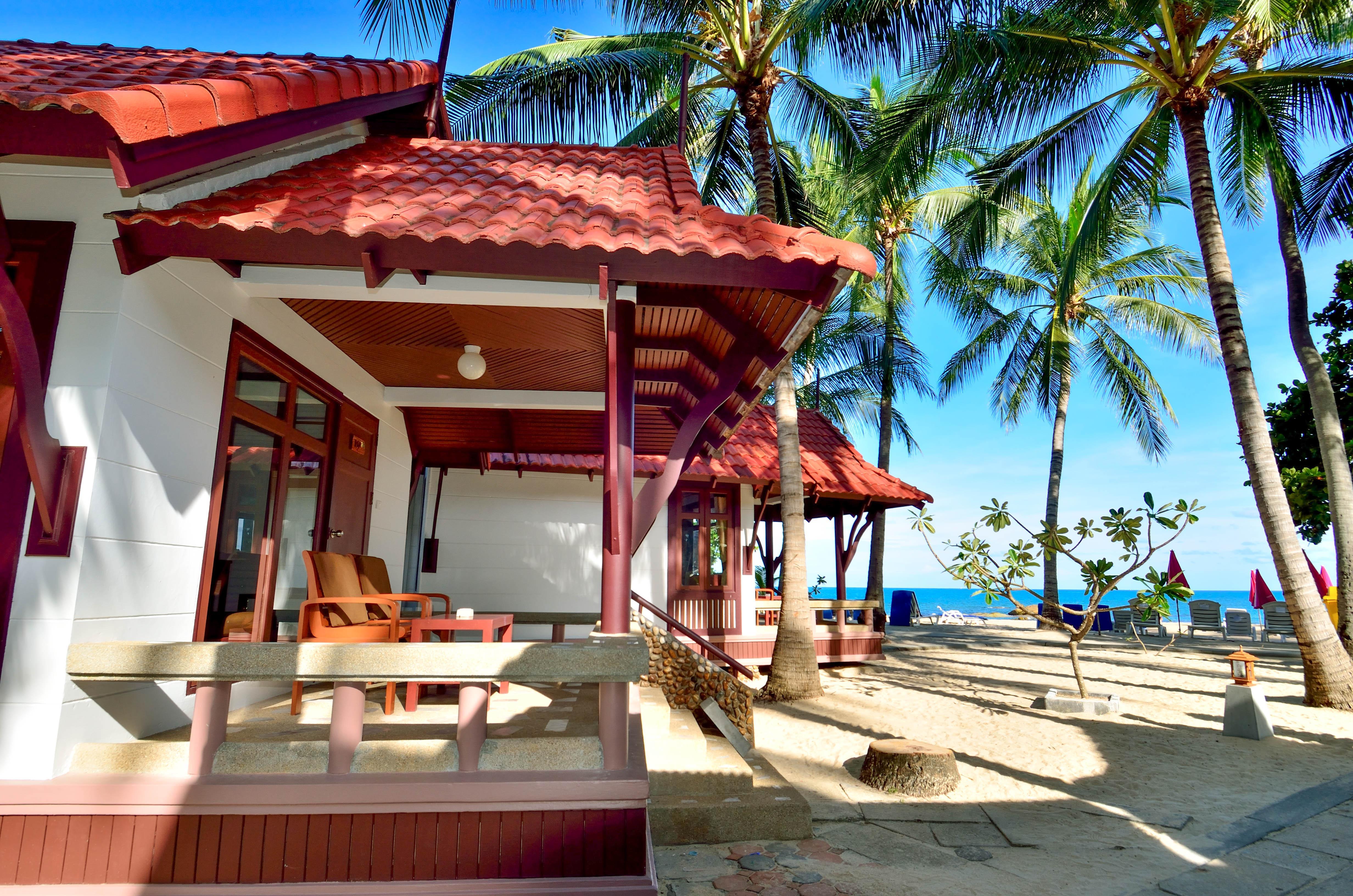 FIRST BUNGALOW BEACH RESORT | ⋆⋆⋆ | KOH SAMUI, THAILAND | SEASON DEALS FROM  $42